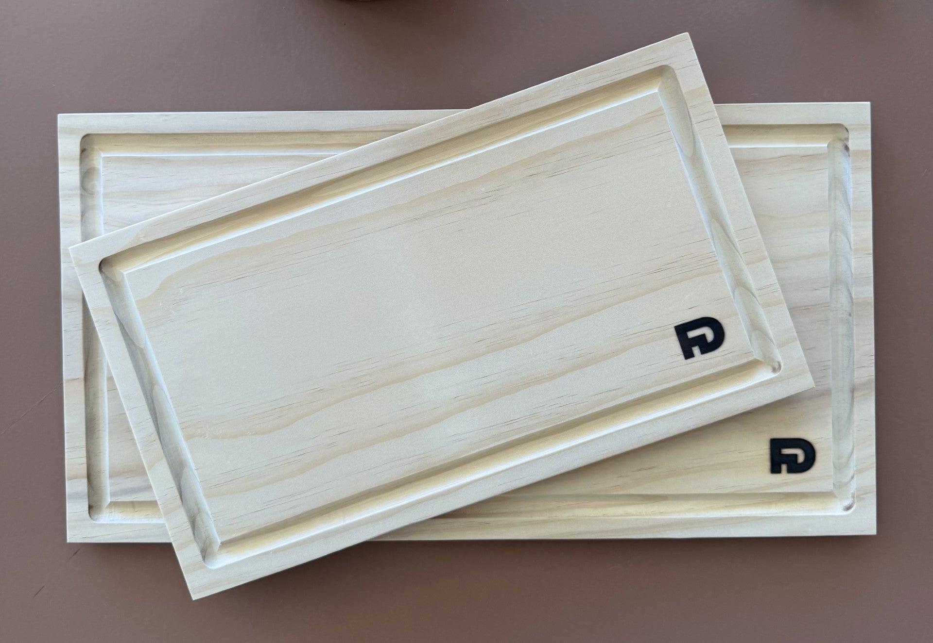 Skjærefjøl med saftrille i Accoya 37×21 cm – Daily Board Pro