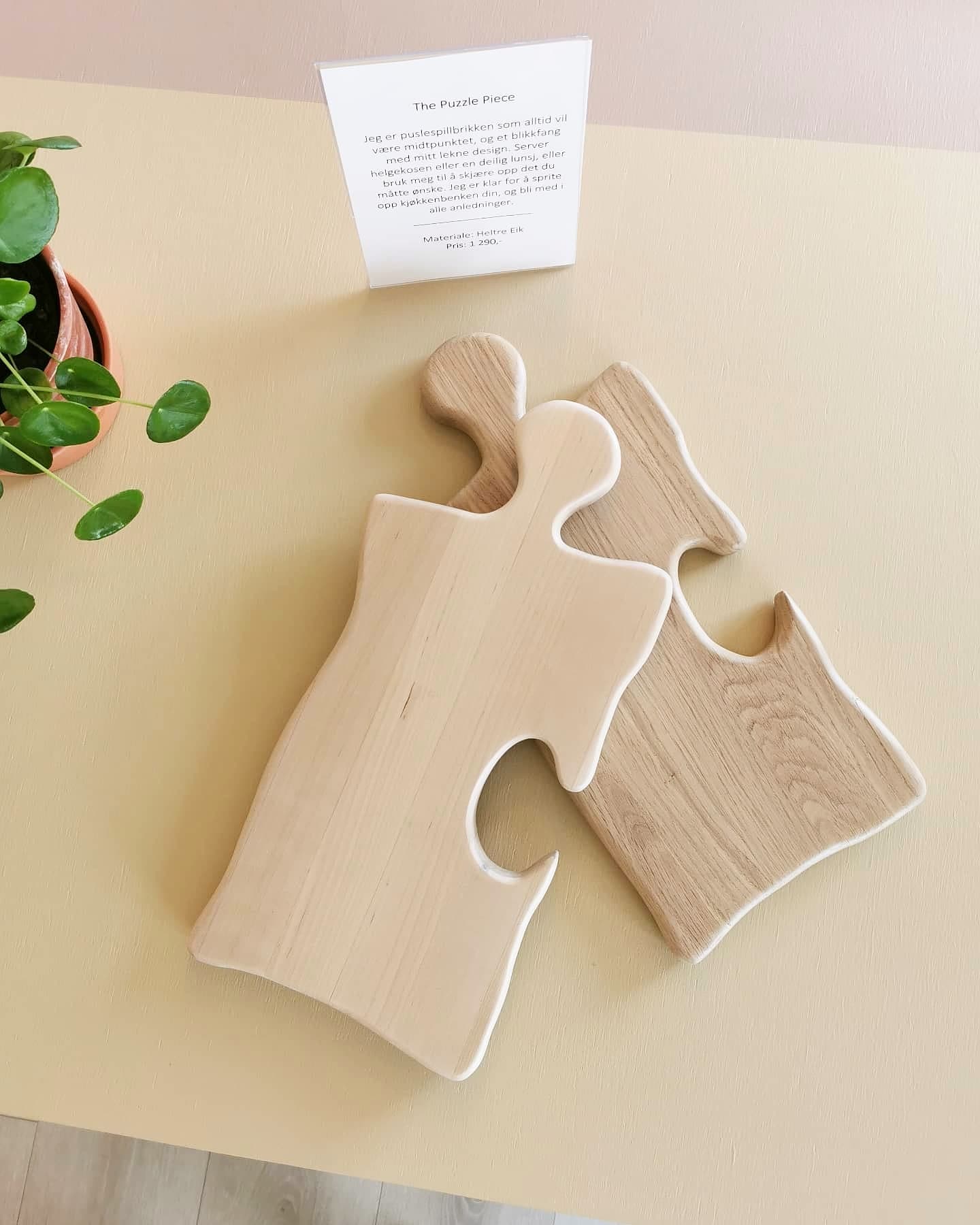 Puslebrikke-formet serveringsfjøl i bjørk