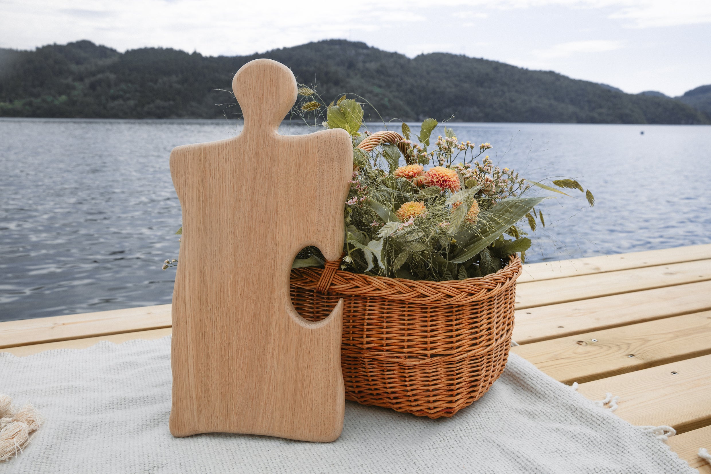 The Puzzle Piece – serveringsbrett som puslebrikke i eik