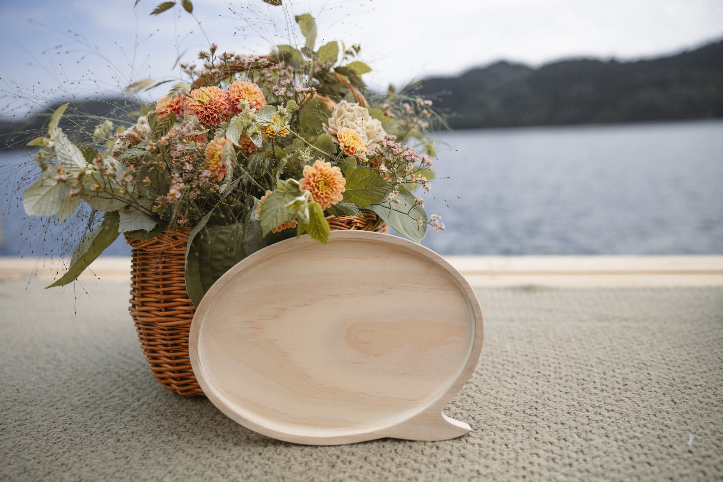 Bubble Plate – serveringstallerken som snakkeboble i Accoya