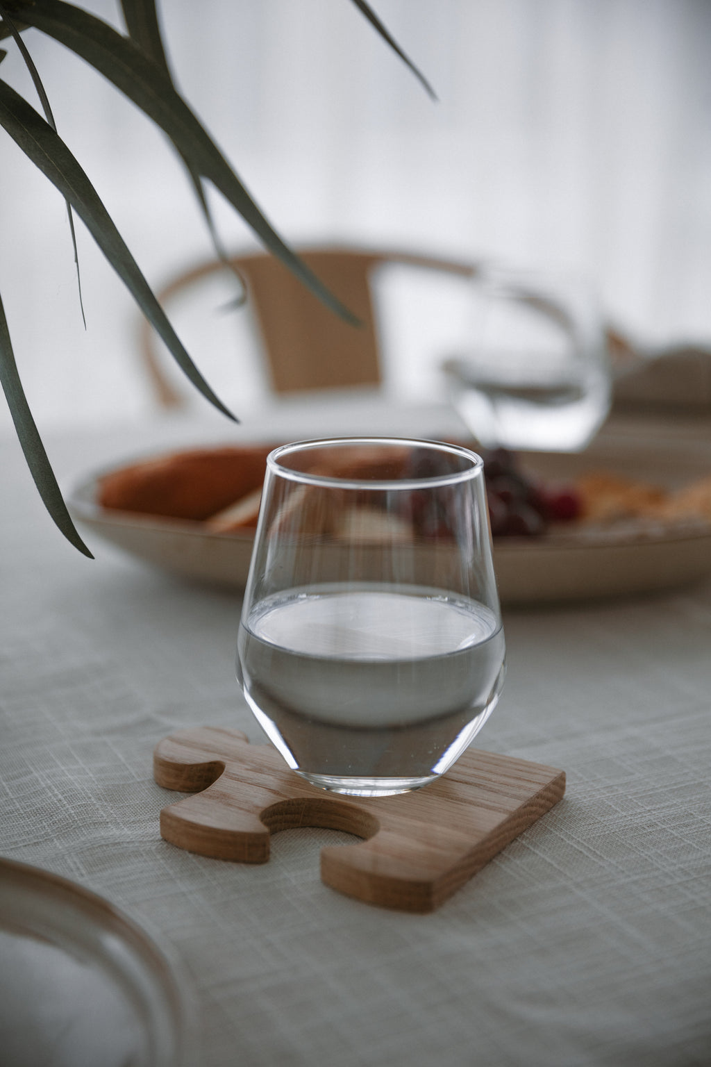 Bordbeskytter i puslebrikke-form under kopp