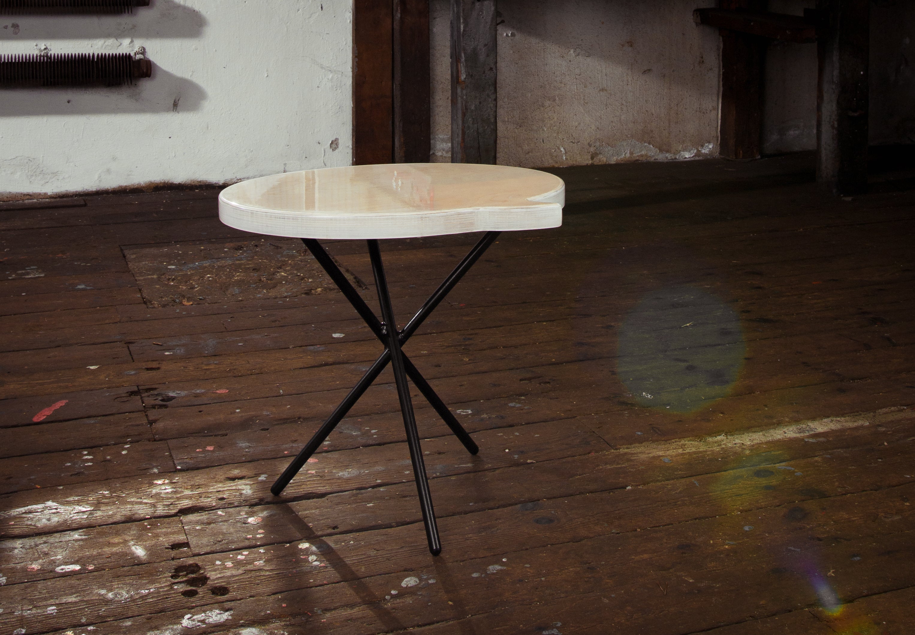 Tusjer i mini-snakkeboble under Mrs. Bubble barnebord